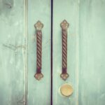 Trasforma il Tuo Vecchio Armadio in un Centro di Intrattenimento