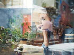 Critica d'arte e teoria: un viaggio tra estetica e interpretazione