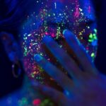 La Magia della Pittura Fluorescente per Arte Interattiva