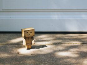 Approcci alla riduzione dei costi operativi dei robot tagliaerbe per gli utenti