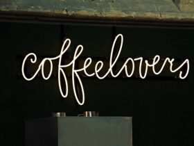 Dietro le Quinte dei Regali Personalizzati per Gli Amanti del Caffè