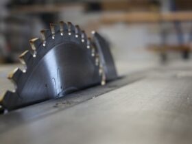 Impara a Creare Mobili Unici con Tecniche di Falegnameria Innovativa