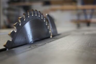 Impara a Creare Mobili Unici con Tecniche di Falegnameria Innovativa