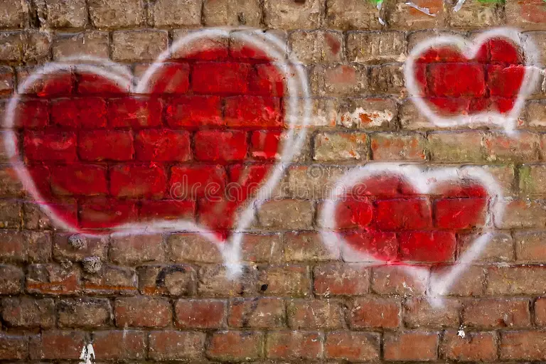 Fai Brillare la Tua Casa: Tecniche di Verniciatura e Decorazione